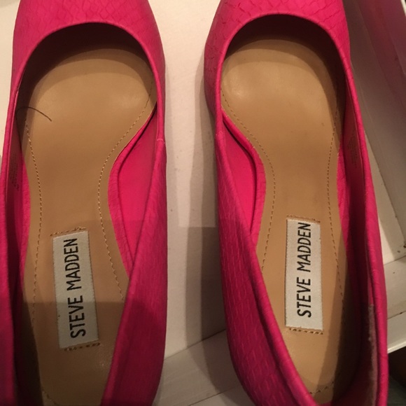 Steve Madden Fuchsia Nala pump - Picture 5 of 5